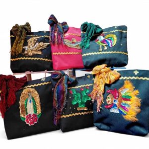 Colección de Bolsas Negras Bordadas.